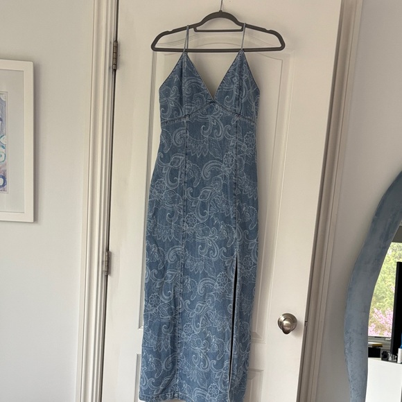 Alice + Olivia Dresses & Skirts - Alice+ Olivia Jeans Blue Paisley Slip Midi Dress with Spaghetti Straps. Size 6